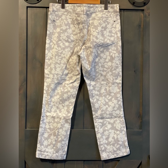 Pilcro & the Letterpress Stet Gray Floral Crop Pants - Picture 2 of 11